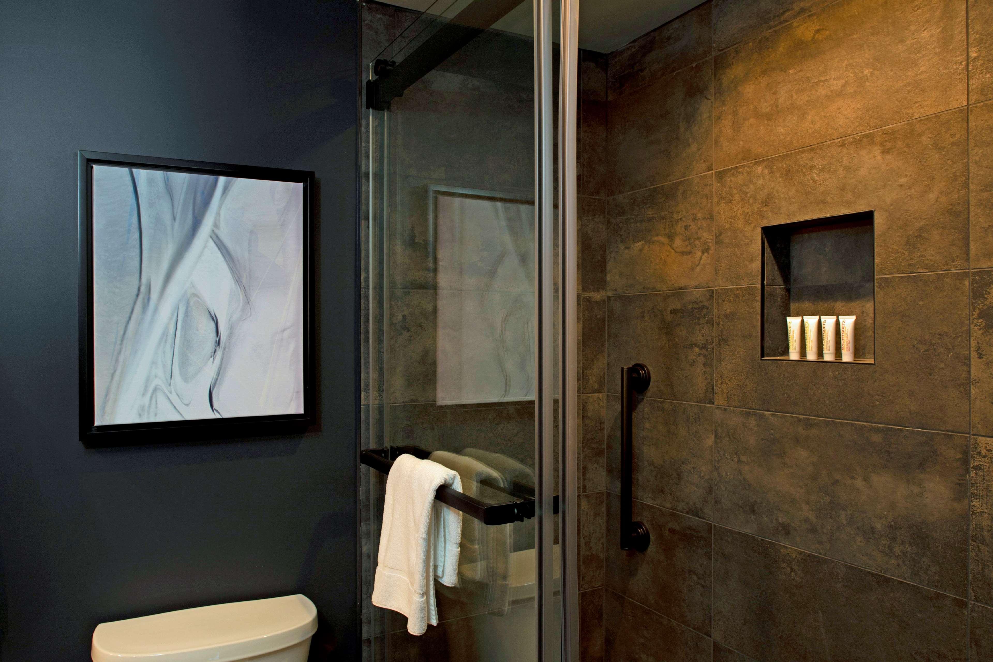 The Lloyd Stamford, Tapestry Collection By Hilton Hotel Luaran gambar
