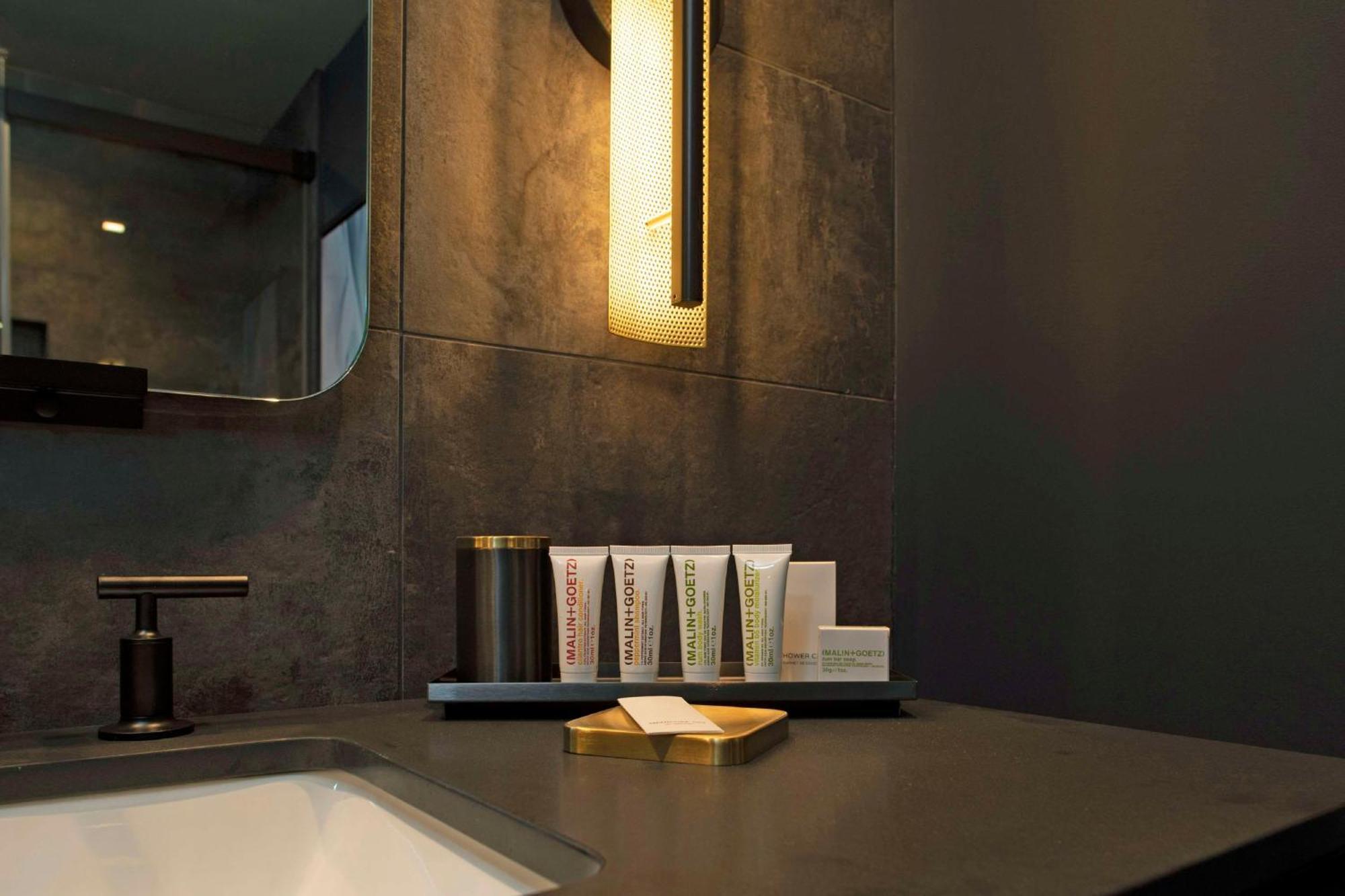 The Lloyd Stamford, Tapestry Collection By Hilton Hotel Luaran gambar